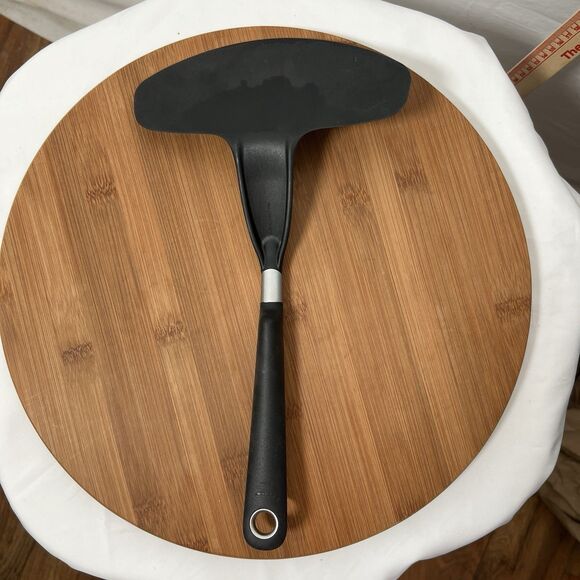 IKEA 365+ HJÄLTE Wide Turner Spatula Black Nonstick Safe, 13”, Dishwasher-Safe - Picture 2 of 5
